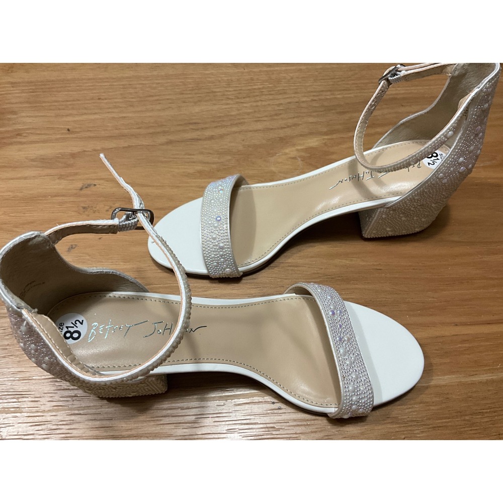 Betsey Johnson SB-MARI White Pearl Iridescent Block Heel Sandals Womens 8.5 M